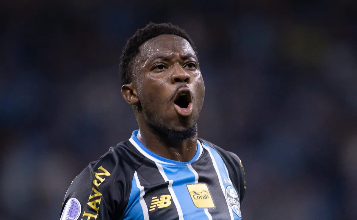 Amuzu retorna ao Grêmio após lesão e Luís Castro colocará o jogador como titular na Sul-americana