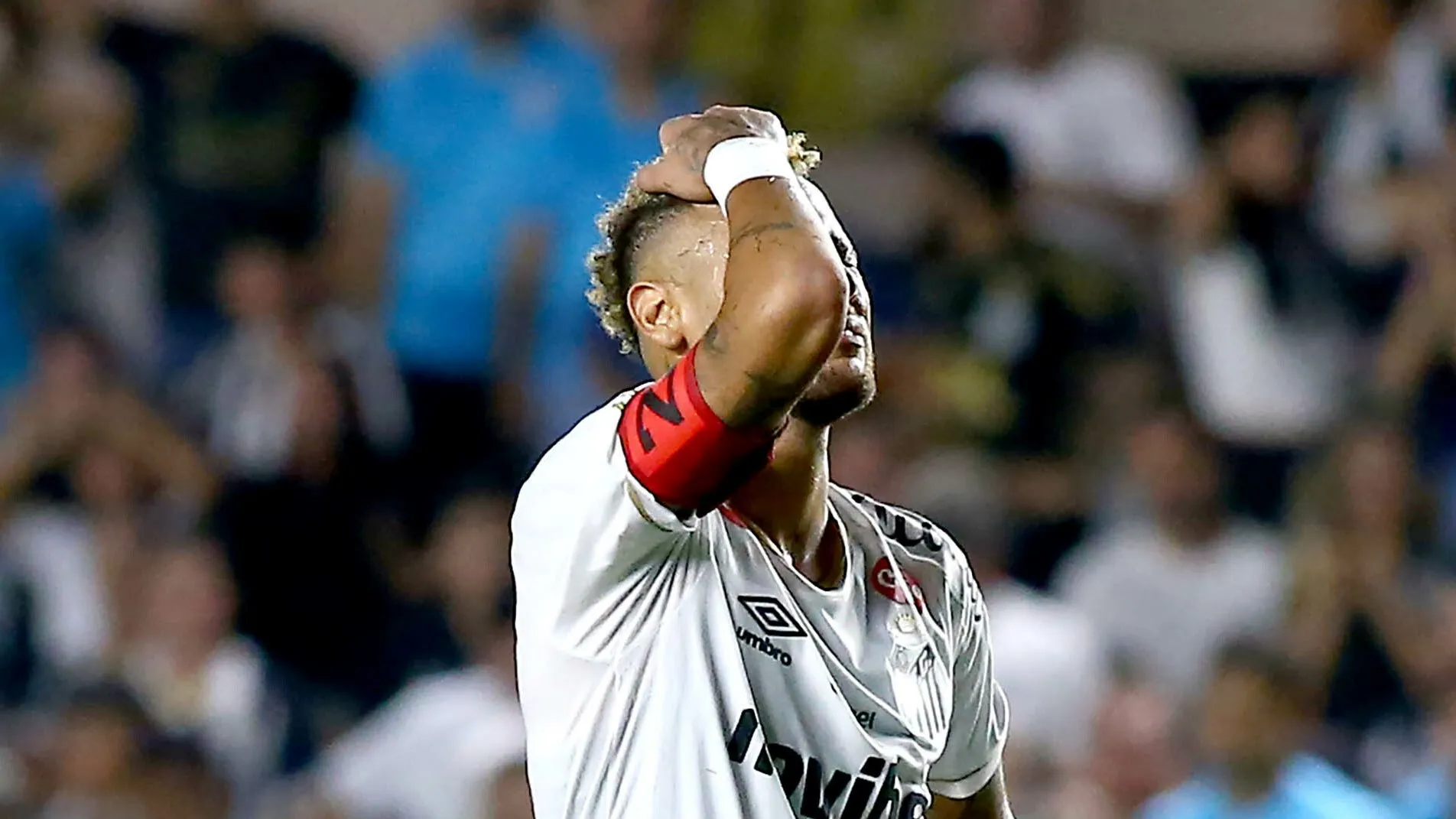 Neymar jogador do Santos durante partida contra o Coritiba no estadio Vila Belmiro pelo campeonato Copa Do Brasil 2026. Foto: Mauricio De Souza/AGIF