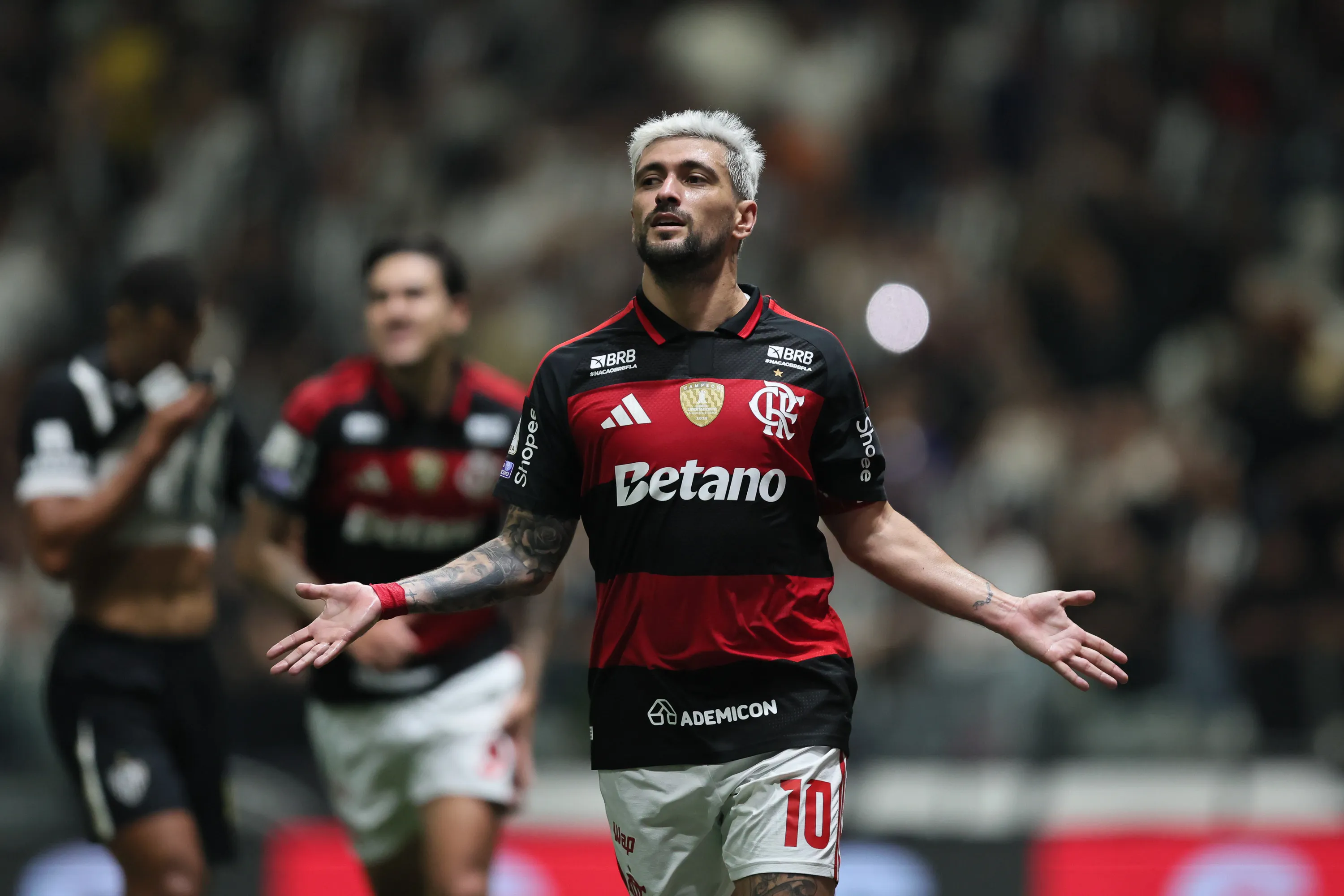Arrascaeta jogador do Flamengo comemora seu gol durante partida contra o Atletico-MG. Foto: Gilson Lobo/AGIF