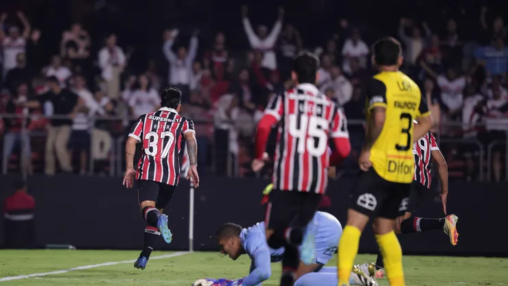 Artur jogador do Sao Paulo comemora seu gol durante partida contra o OHiggins no estadio Morumbi pelo campeonato Copa Sul-Americana 2026. Foto: Ettore Chiereguini/AGIF