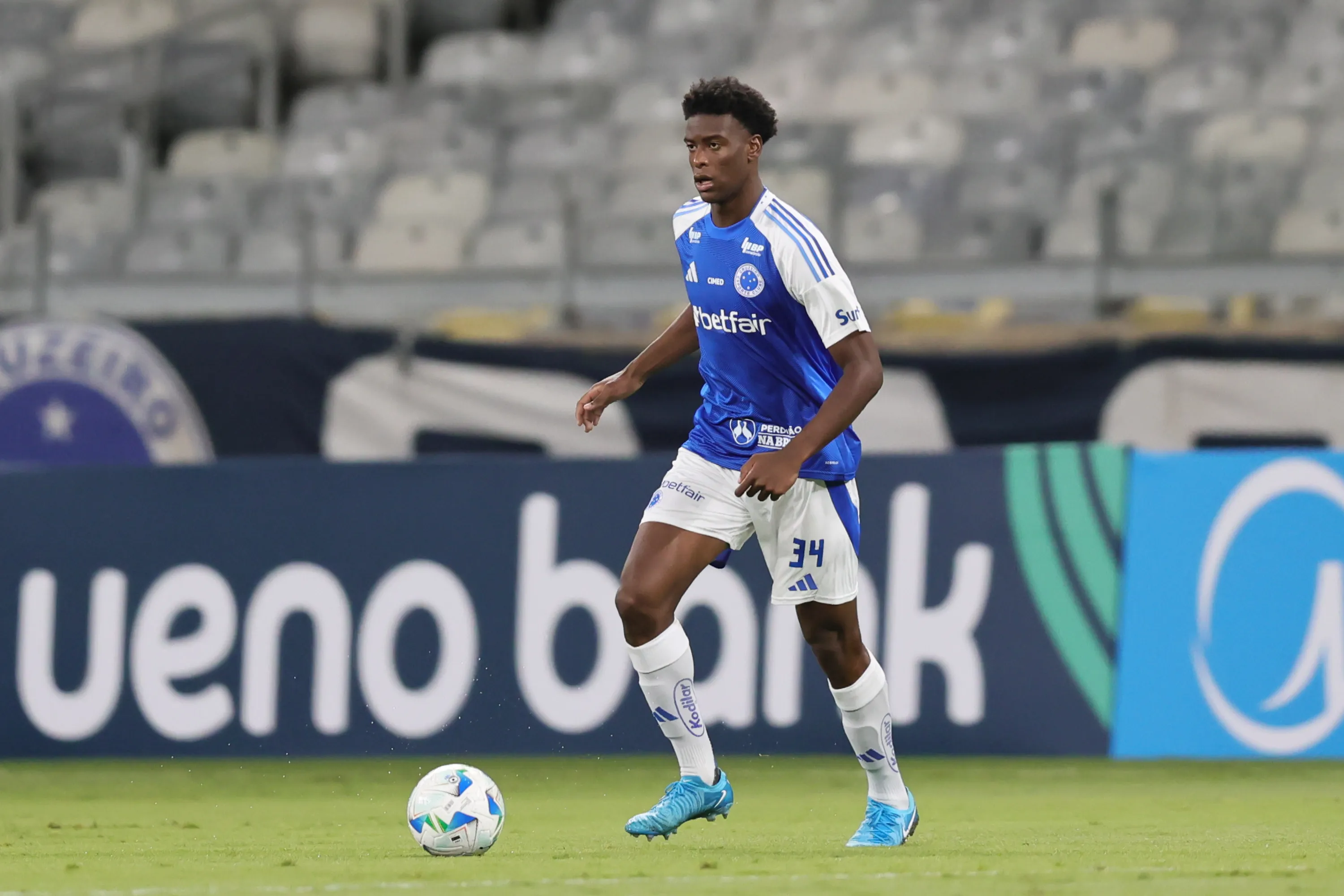 Jonathan Jesus em partida da Sul-Americana. Foto: Gilson Lobo/AGIF