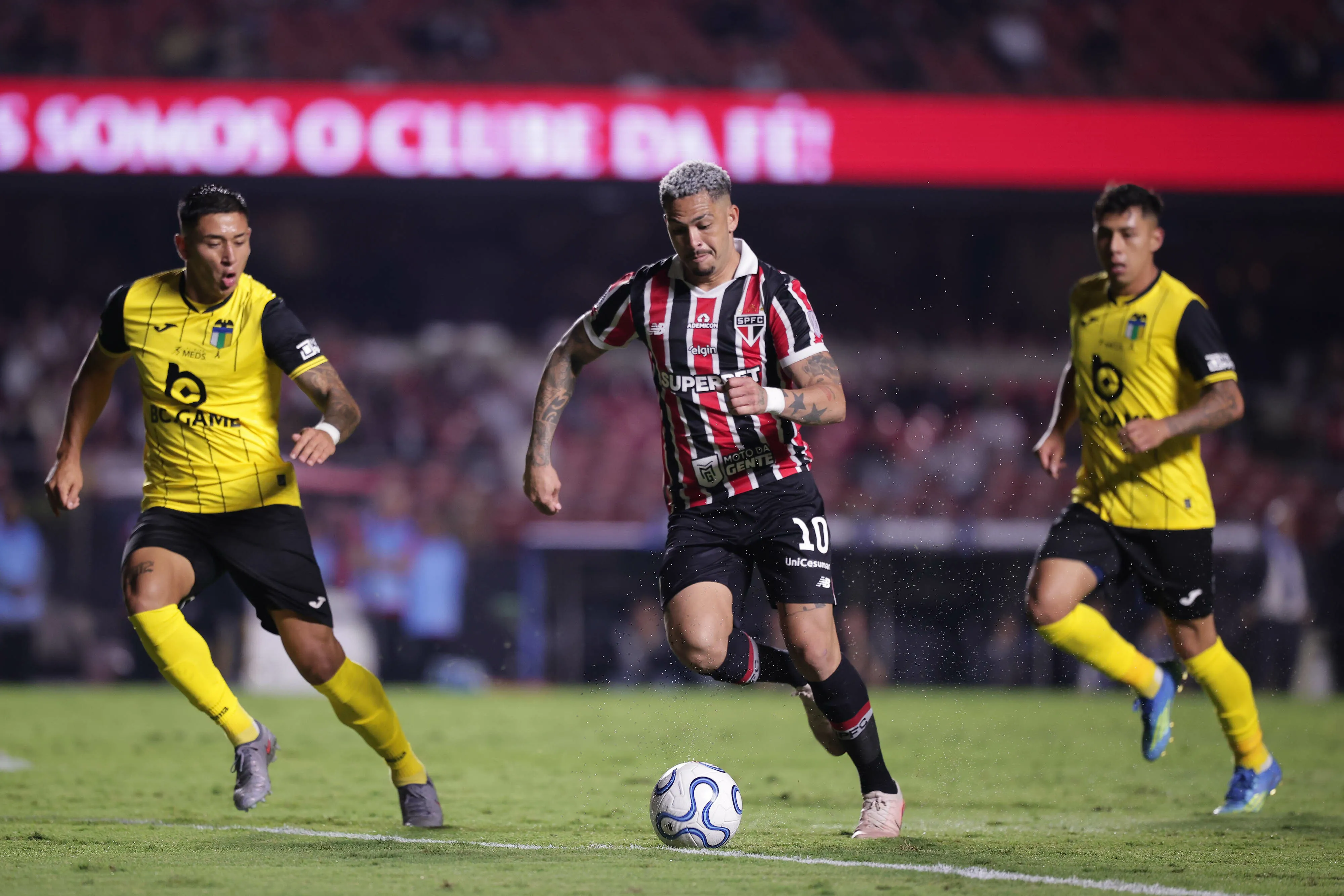 jogador do Sao Paulo durante partida contra o OHiggins no estadio Morumbi pelo campeonato Copa Sul-Americana 2026. Foto: Ettore Chiereguini/AGIF