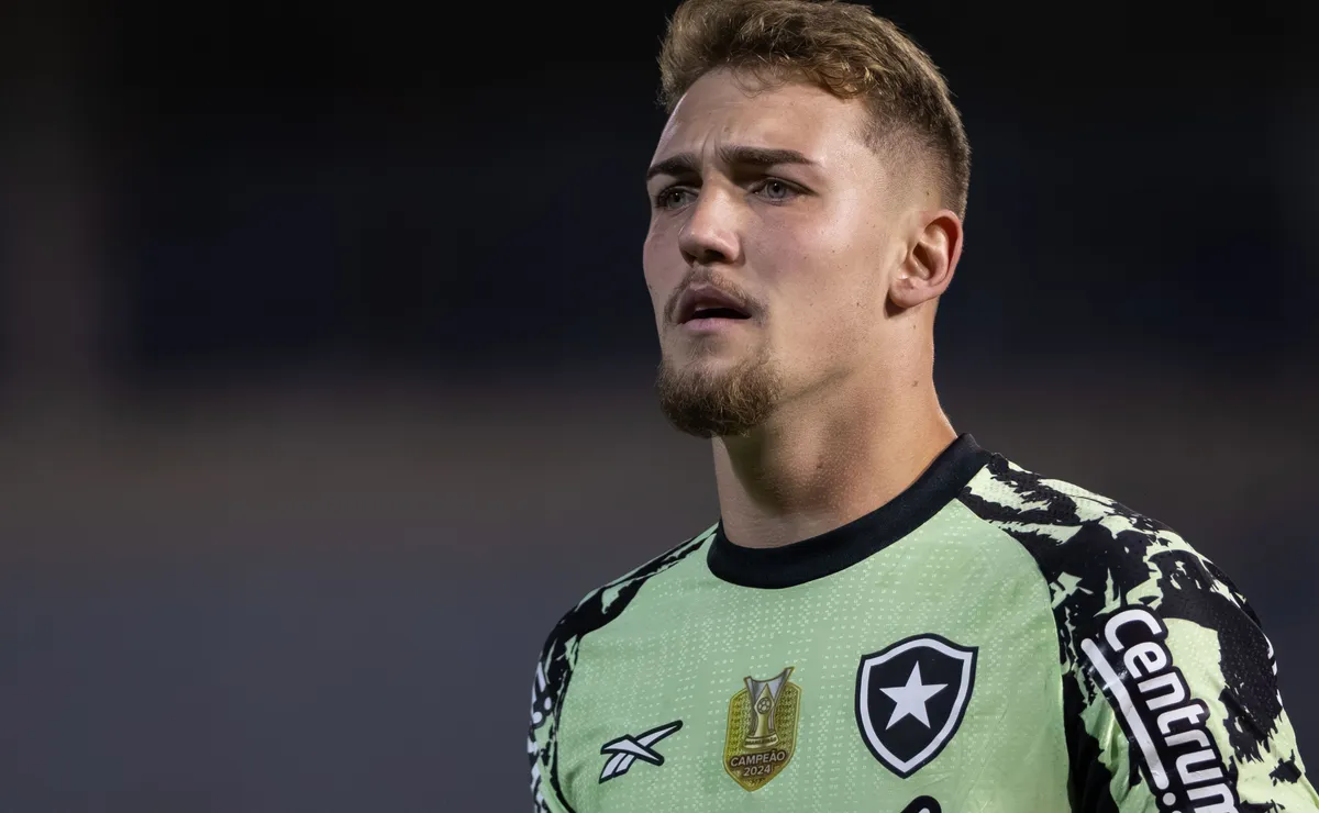 Léo Linck perde espaço com Franclim no Botafogo e jornalista não perdoa