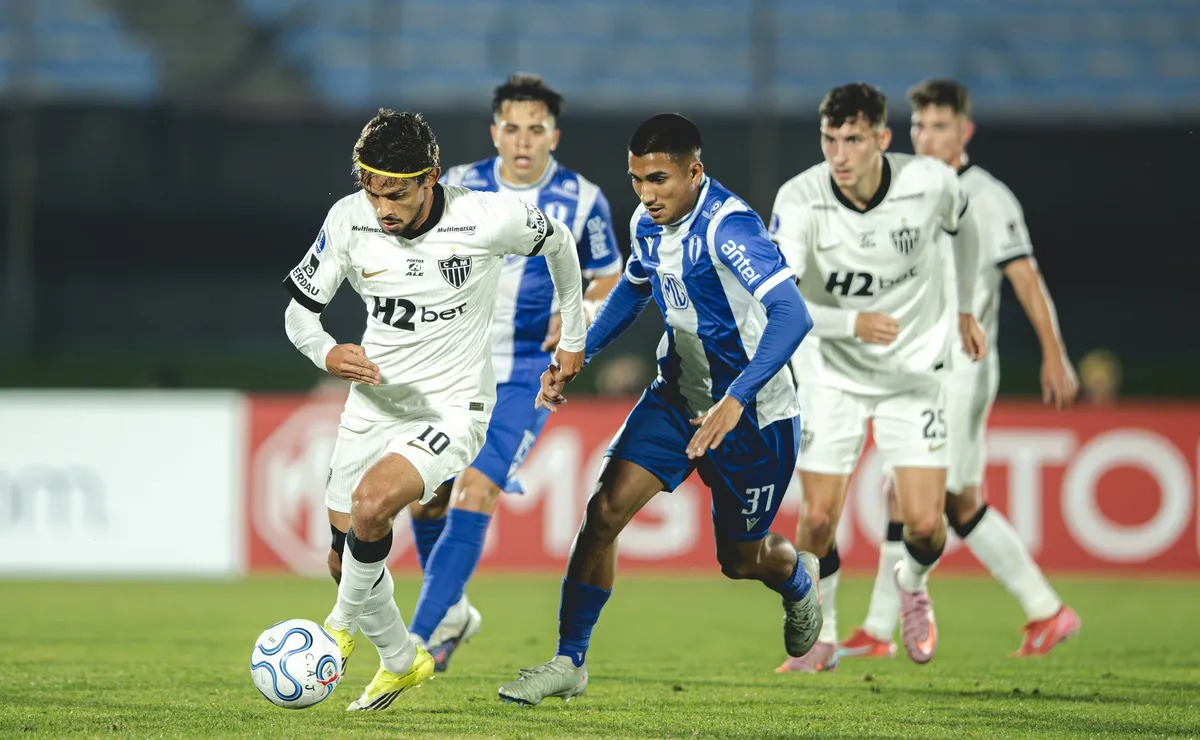 Atlético-MG abre dois gols de vantagem, mas Juventud reage e empata nos acréscimos