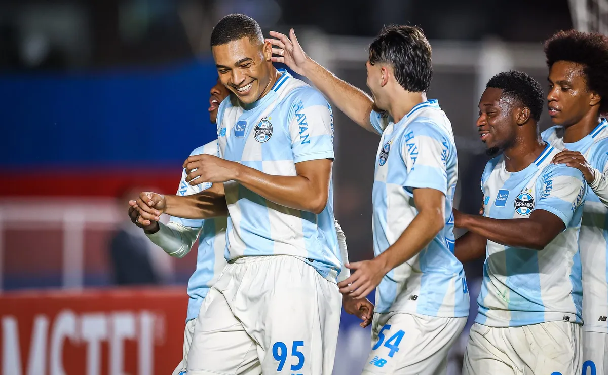 Grêmio vence o Deportivo Riestra fora de casa e encerra jejum de 104 dias sem vitórias longe de Porto Alegre