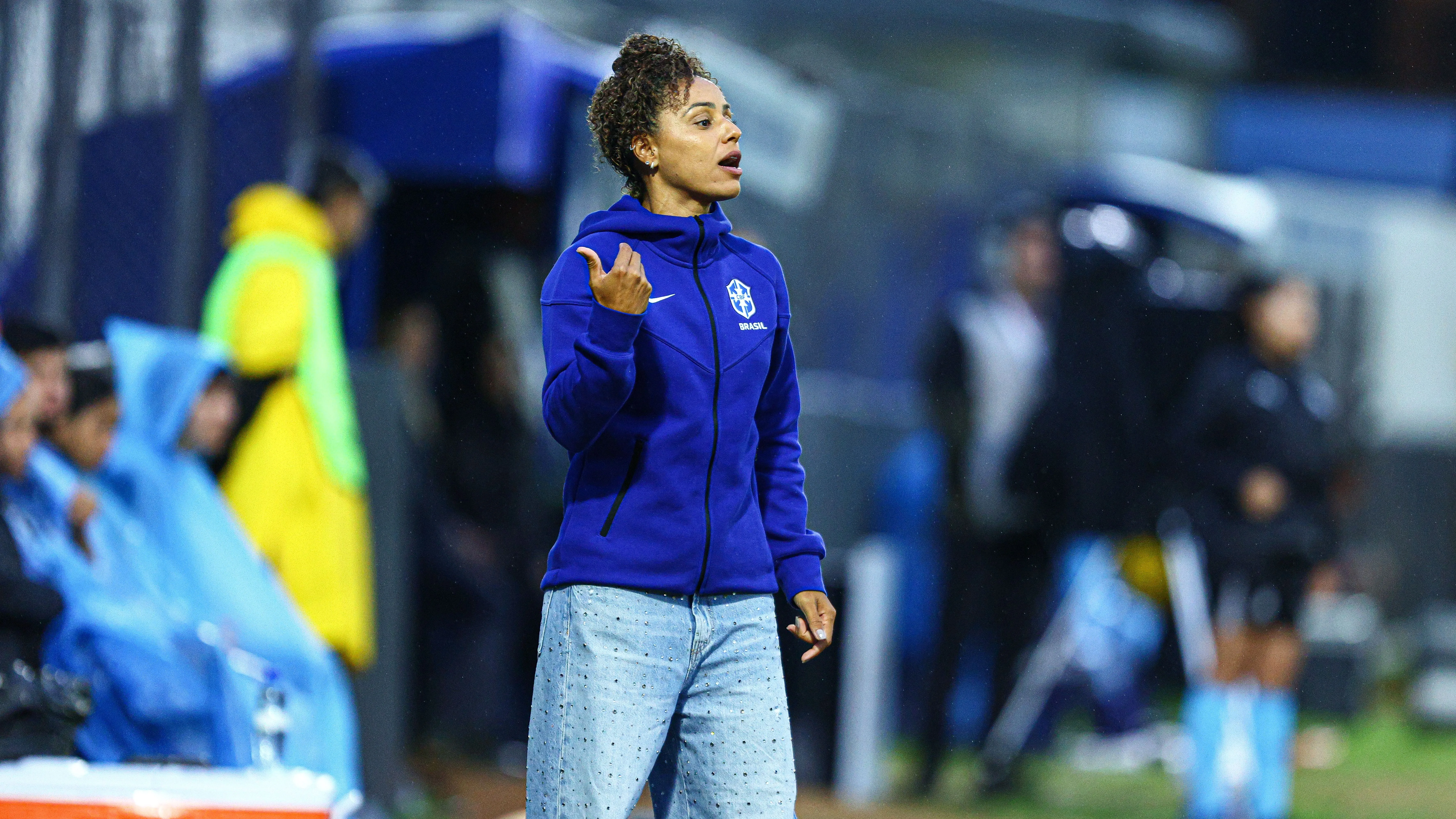 Rilany Silva, treinadora da Seleção Feminina Sub-17, em jogo do Sul-Americano