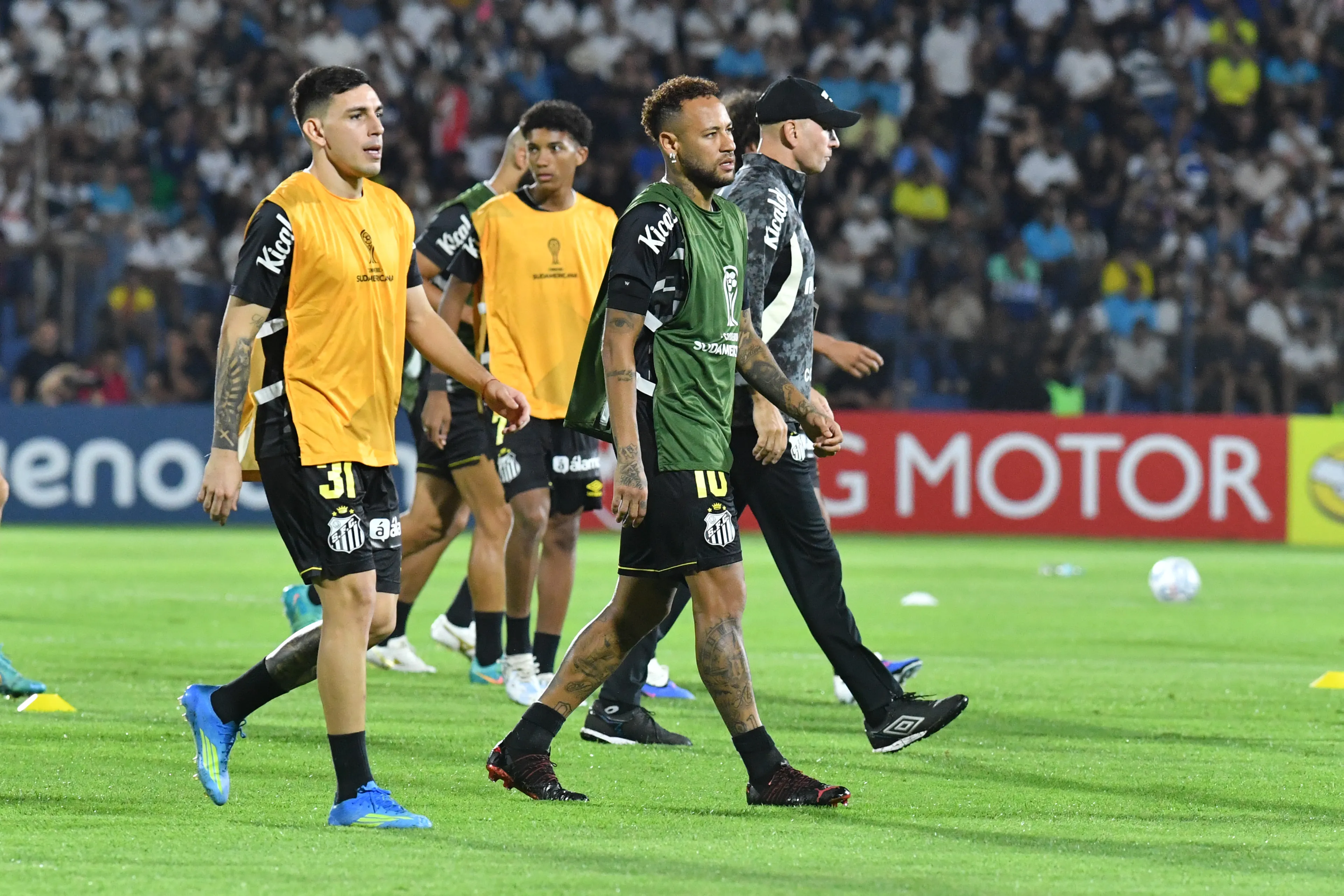 Neymar durante o aquecimento. Photo by Christian Alvarenga/Getty Images