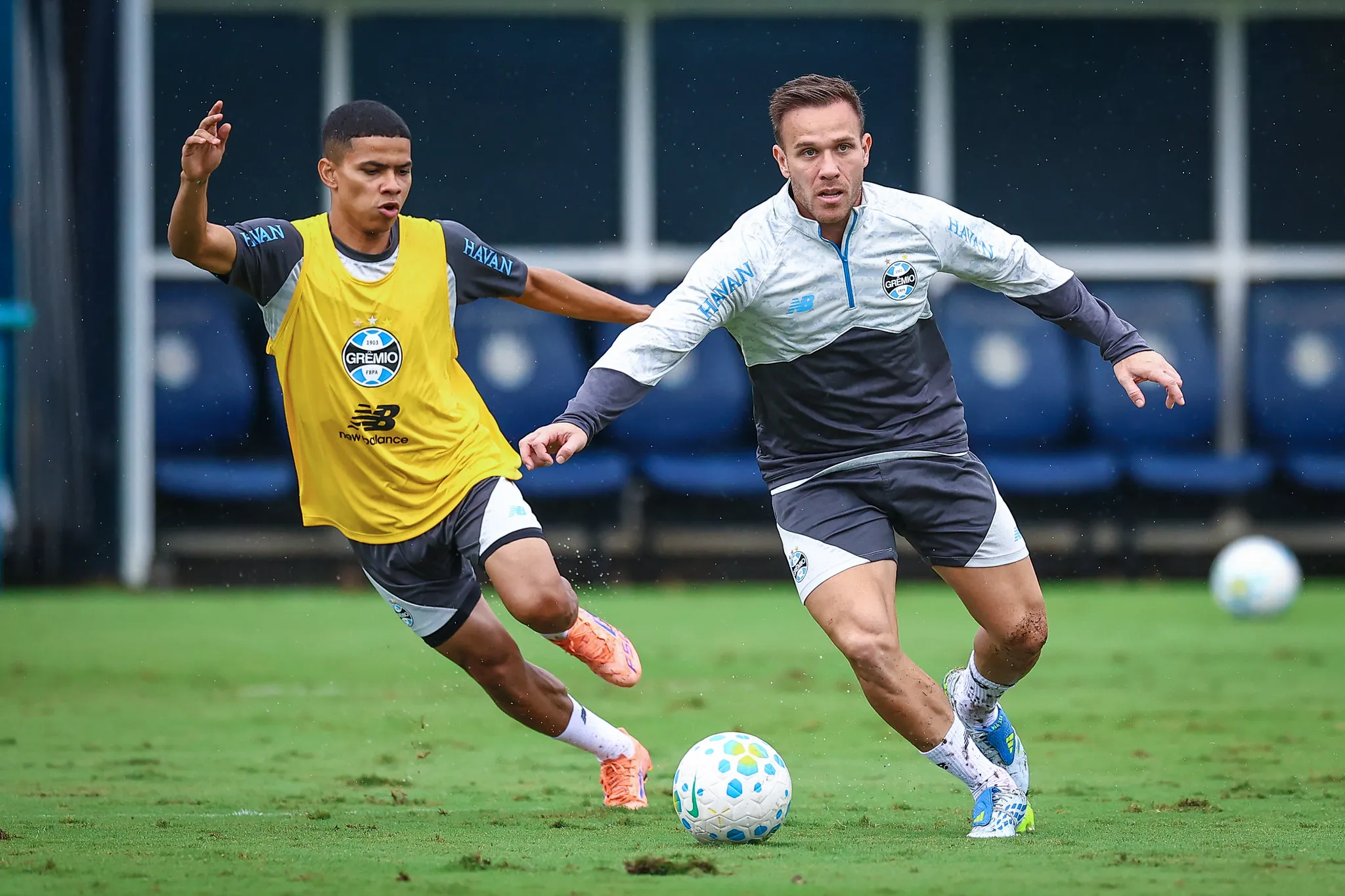 Arthur pode aparecer para o confronto diante do Flamengo na Arena – Foto: Lucas Uebel/Grêmio FBPA