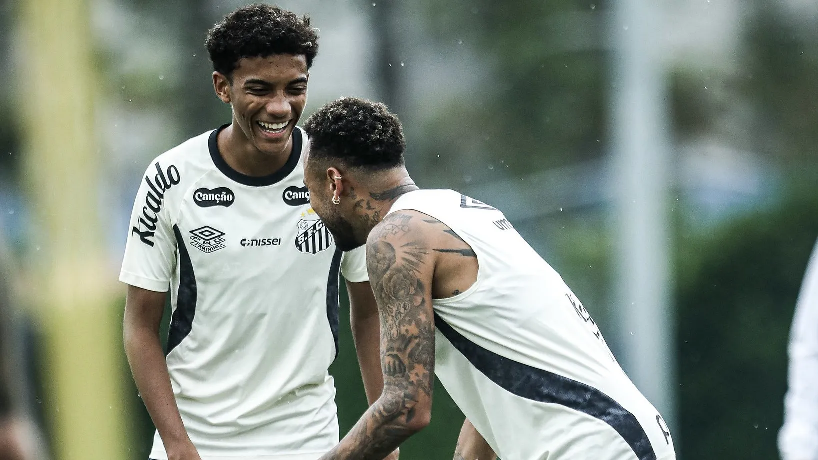 Robinho Jr e Neymar sempre foram muito parceiros – Foto: Reinaldo Campos/ Santos F.C.