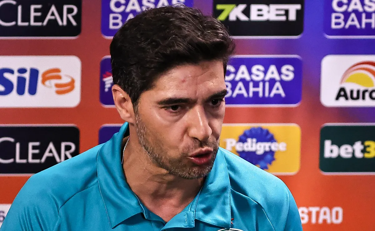 Abel reage a críticas no Palmeiras e questiona nível de Flamengo e Cruzeiro: “Quem está jogando bem?”