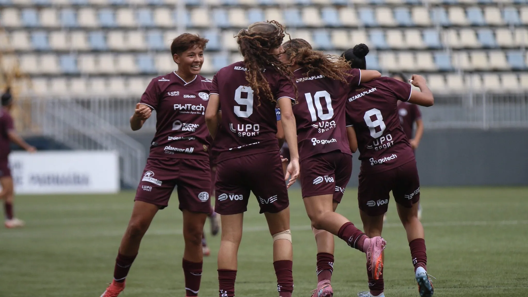 Jogadoras da Ferroviária celebram gol no Brasileirão Feminino Sub-20