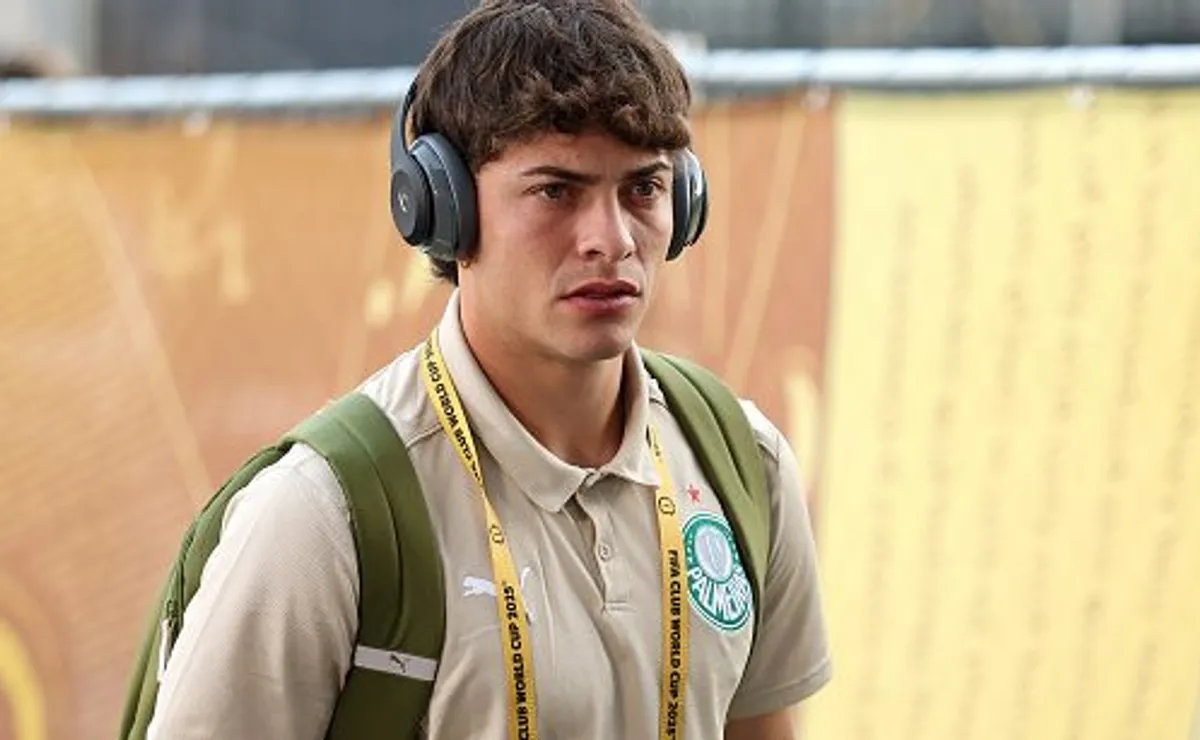 Palmeiras recebe contatos por Giay e define venda só por R$ 88 milhões