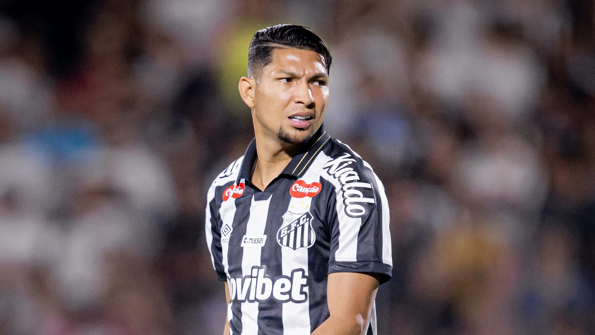 Rony durante partida do Peixe no Paraguai – Foto: Raul Baretta/Santos FC