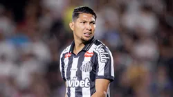 Rony durante partida do Peixe no Paraguai