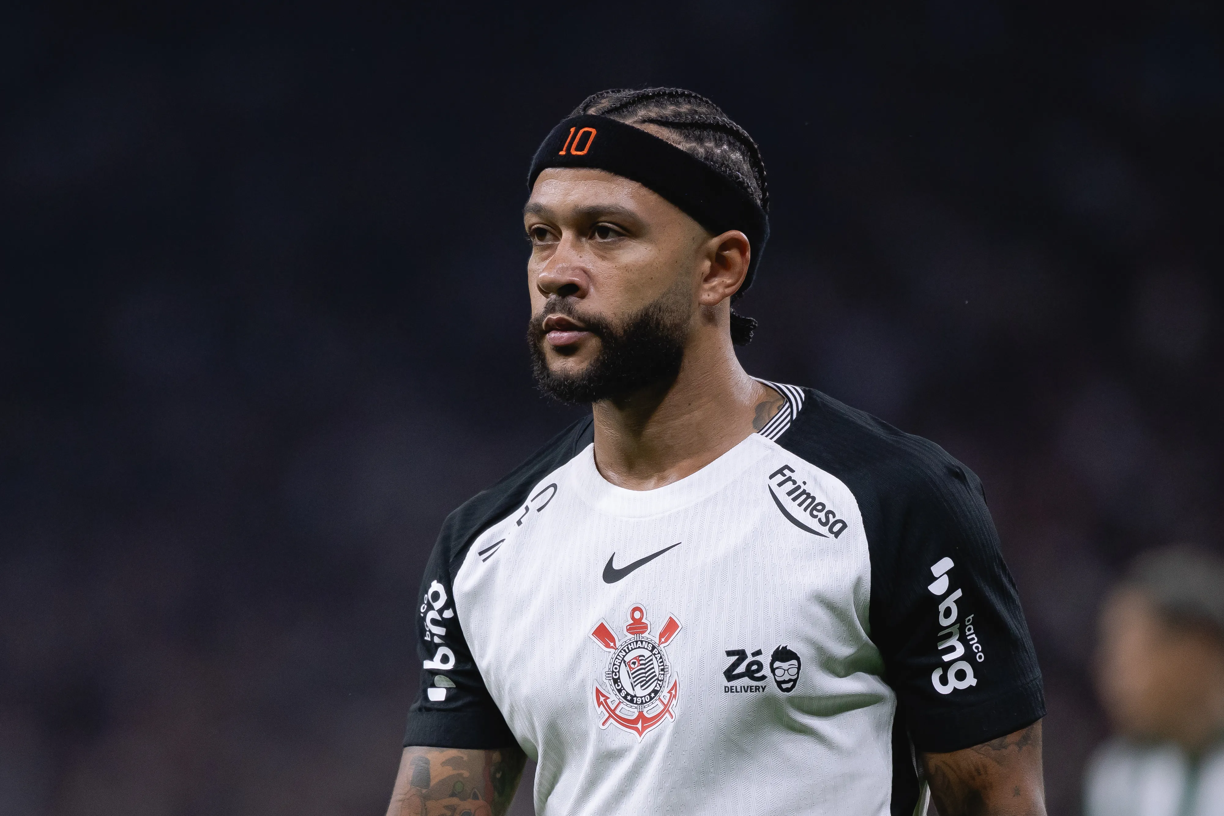 Memphis Depay jogador do Corinthians durante partida contra o Coritiba no estadio Arena Corinthians pelo campeonato Brasileiro A 2026. Foto: Ettore Chiereguini/AGIF
