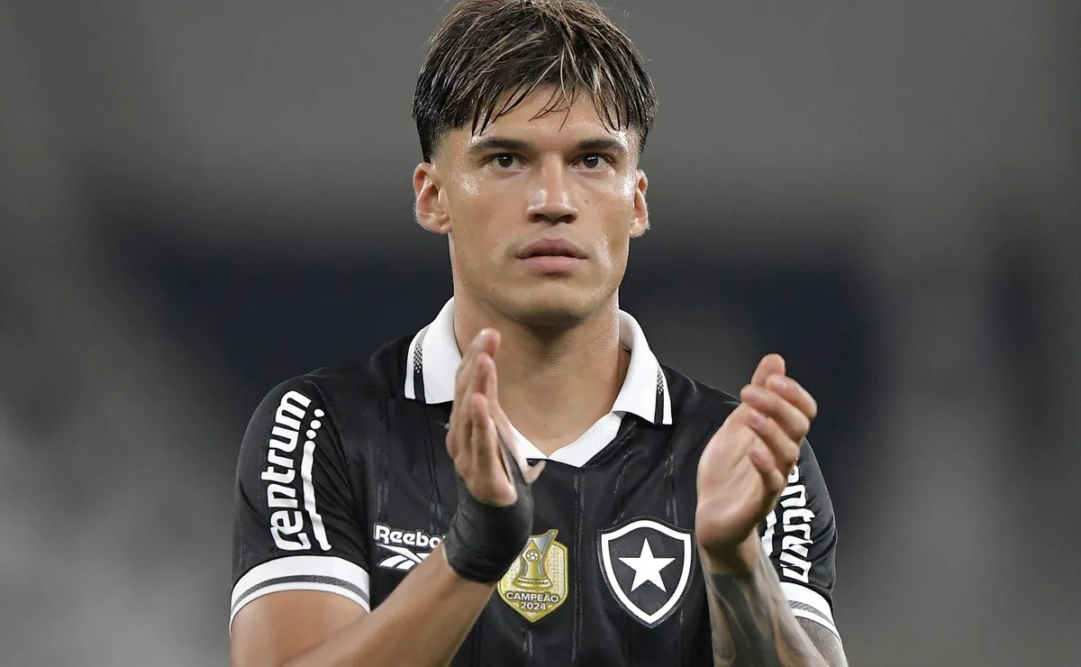 Correa deve perder espaço no Botafogo, diz jornalista: “Vai ter menos minutos”