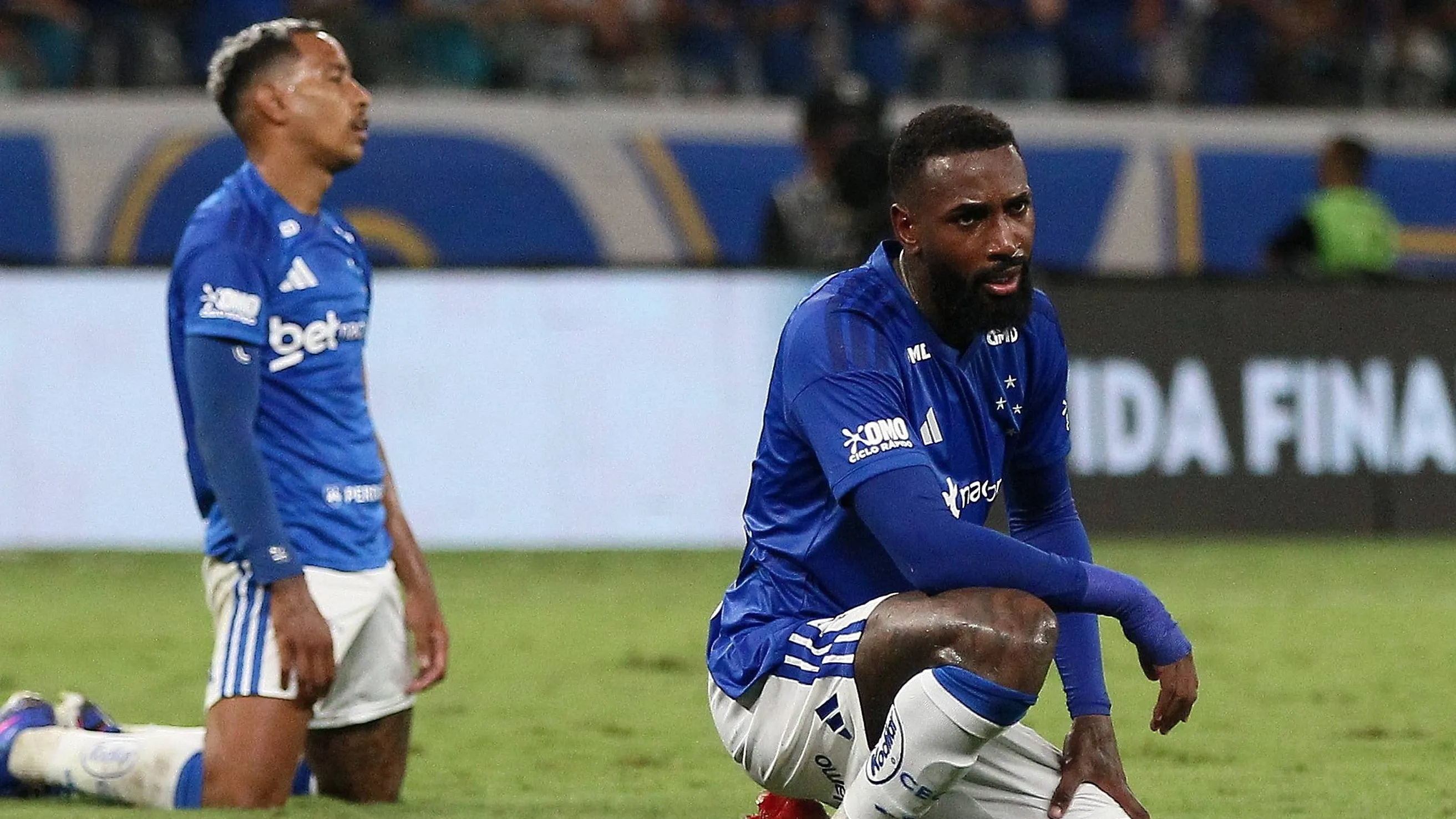 Matheus Pereira e Gerson são titulares do Cruzeiro que entrarão ‘pendurados’ contra a Universidad Católica esta noite