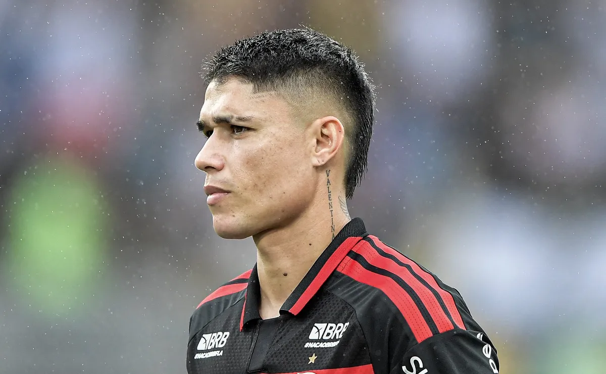 Atlético-MG intensifica esforços por Luiz Araújo após insatisfação de seu staff com o Flamengo