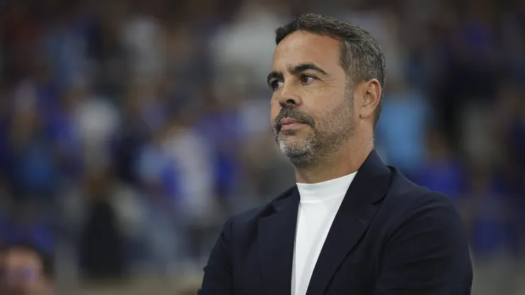MG - BELO HORIZONTE - 02/05/2026 - BRASILEIRO A 2026, CRUZEIRO X ATLETICO-MG - Artur Jorge tecnico do Cruzeiro durante partida contra o Atletico-MG no estadio Mineirao pelo campeonato Brasileiro A 2026. Foto: Gilson Lobo/AGIF