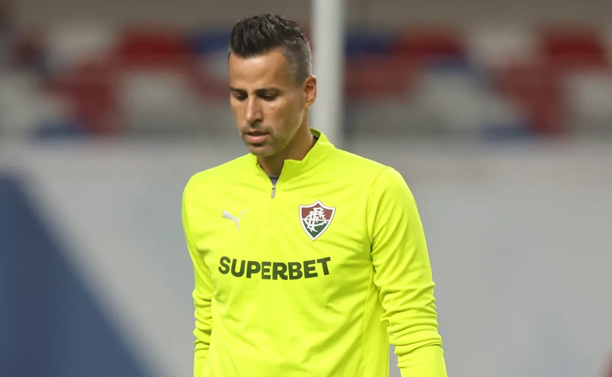 Fábio salva o Fluminense com defesa espetacular no fim do primeiro tempo contra o Rivadavia