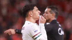 Jefferson Savarino jogador do Fluminense lamenta durante partida contra o Internacional no estadio Beira-Rio pelo campeonato Brasileiro A 2026. Foto: Maxi Franzoi/AGIF