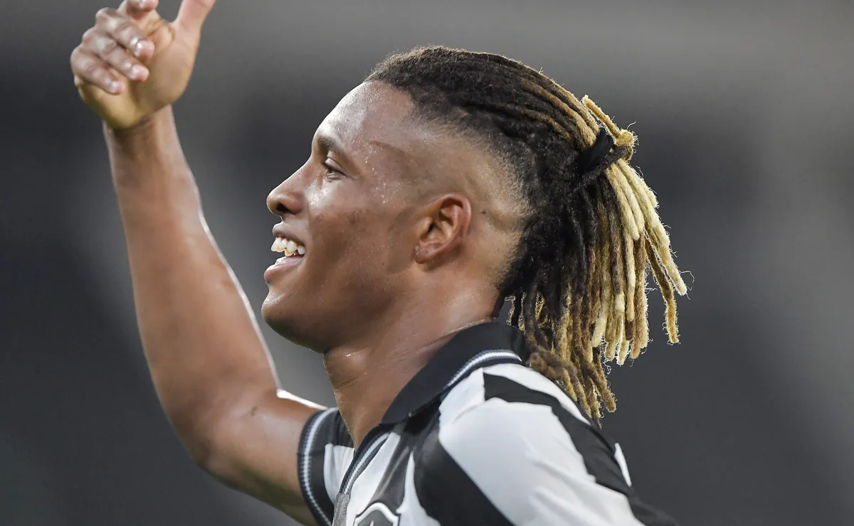 Botafogo encaminha classificação para a próxima fase da Sul-americana após mais um de Danilo