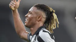 RJ - RIO DE JANEIRO - 06/05/2026 - COPA SUL-AMERICANA 2026, BOTAFOGO X RACING - Danilo jogador do Botafogo comemora seu gol durante partida contra o Racing no estadio Engenhao pelo campeonato Copa Sul-Americana 2026. Foto: Thiago Ribeiro/AGIF