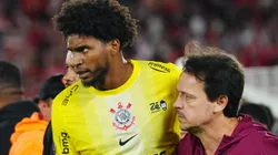 Fernando Diniz escolta Hugo Souza após confusão em jogo na Colômbia
