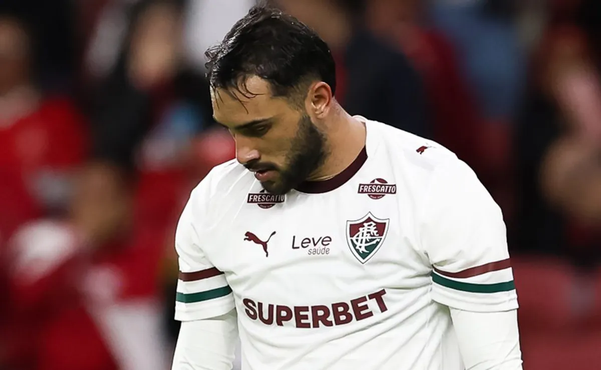 Freytes é flagrado em crise de choro após empate do Fluminense com o Independiente Rivadavia