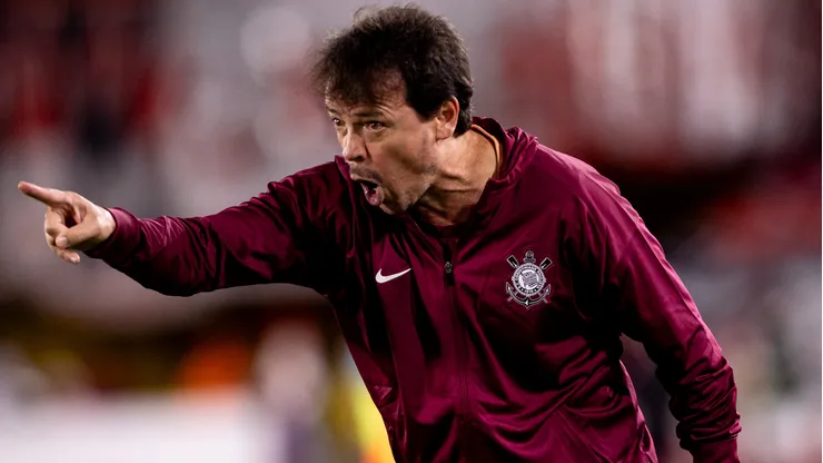 Fernando Diniz em ação no duelo contra o Santa Fé - Foto: Agência Corinthians - Rodrigo Coca
