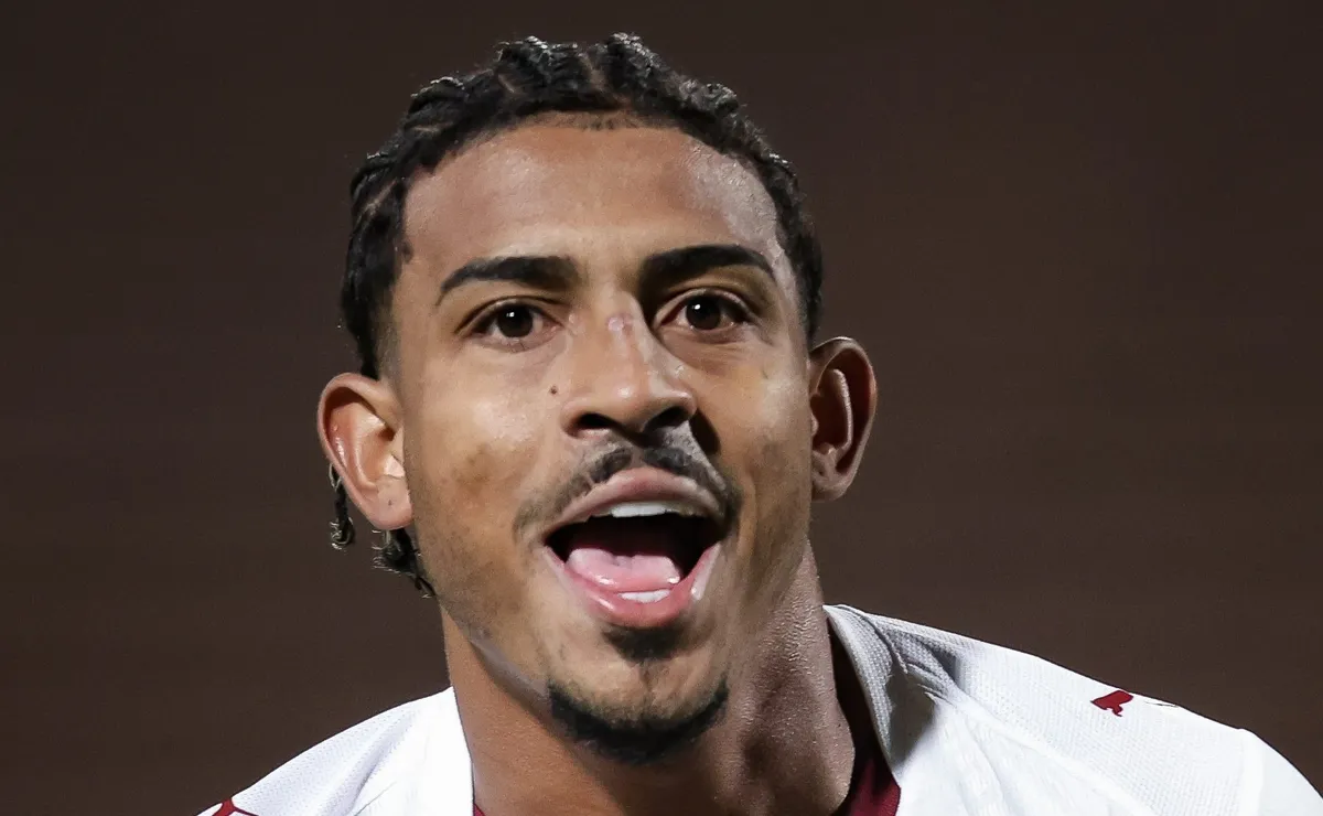 John Kennedy desabafa após marcar mais um saindo do banco pelo Fluminense: “Continuar trabalhando”