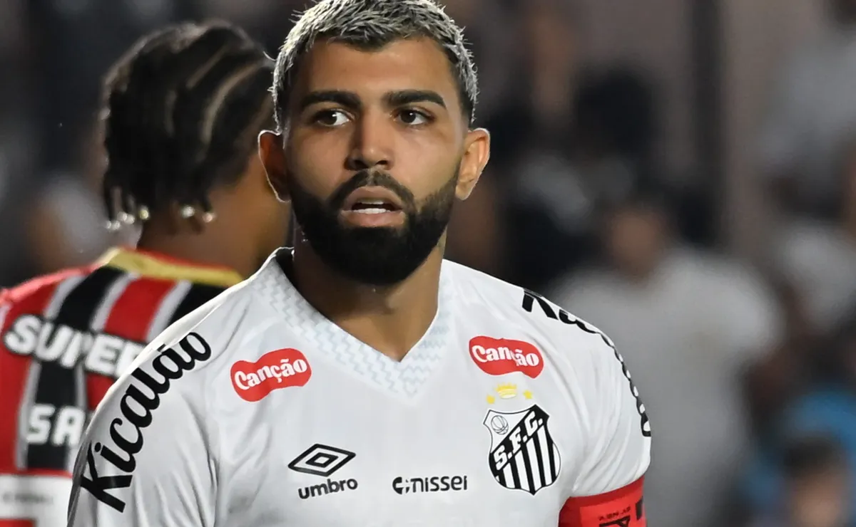 Gabigol é cobrado por Cuca no Santos e pode virar reserva, diz jornalista