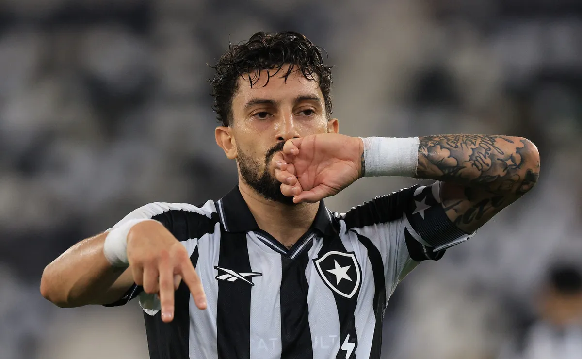 Franclim Carvalho aprova Alex Telles e Vitinho, do Botafogo, na Seleção Brasileira de Ancelotti