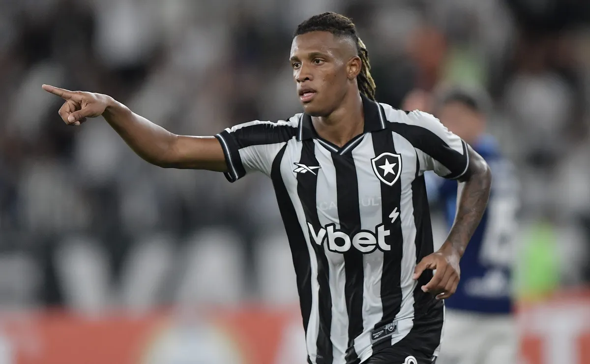 Botafogo trata Danilo como “salvador” das contas e pede €40 milhões