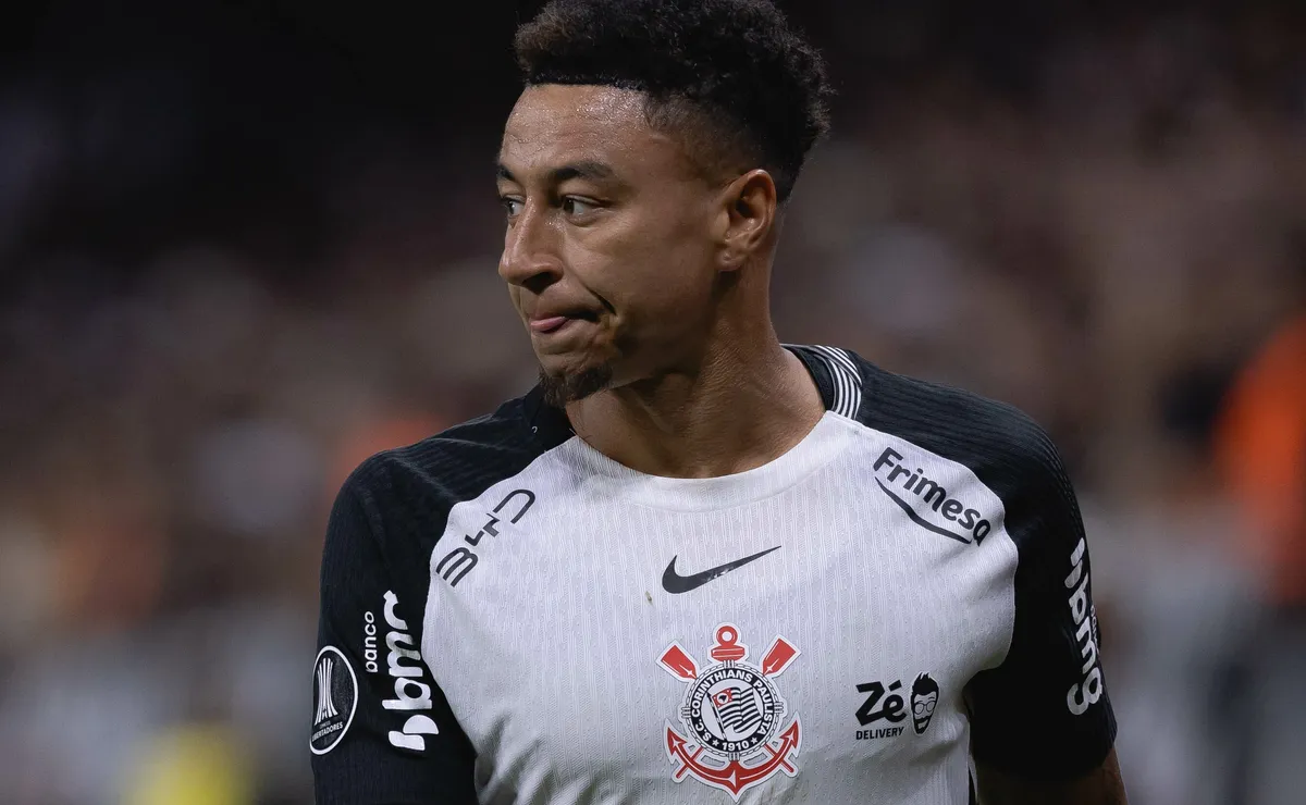 Diniz revela surpresa com Lingard após jogo na altitude