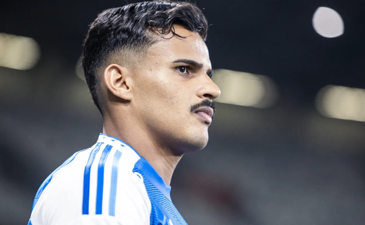 Barcelona inicia operação para contratar Kaiki e prepara proposta de R$ 87 milhões ao Cruzeiro