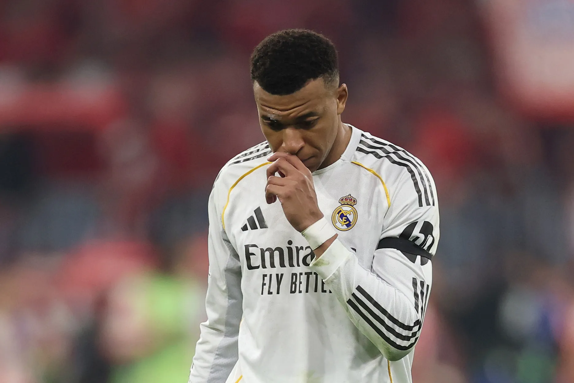 Mbappé se envolveu em discussão com membro da comissão técnica do Real e ficou ‘isolado’ do elenco – Foto: Lars Baron/Getty Images