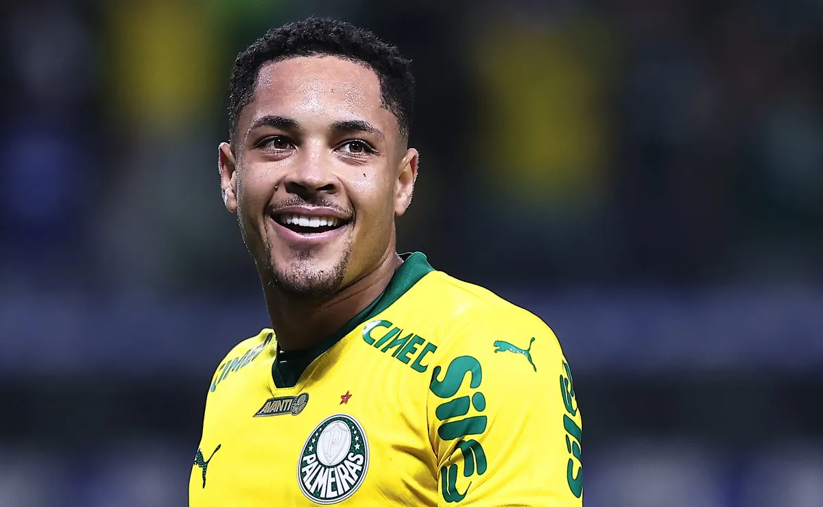 Palmeiras faz exigência de R$ 348 milhões para vender Vitor Roque