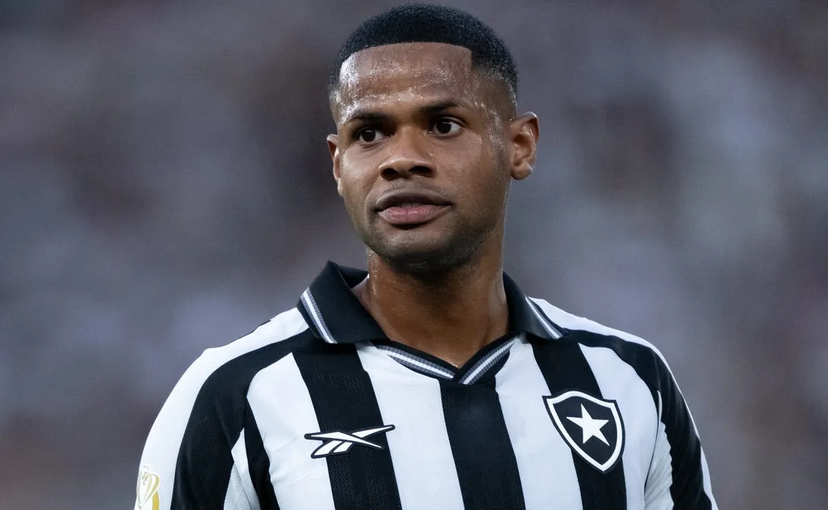Júnior Santos comemora nova vitória do Botafogo e destaca união do elenco