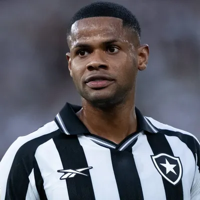 Júnior Santos destaca união do elenco após nova vitória