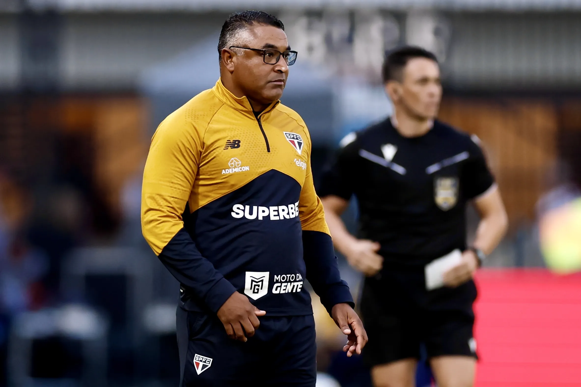 SP – BRAGANCA PAULISTA – 03/05/2026 – BRASILEIRO A 2026, SAO PAULO X BAHIA – Roger Machado tecnico do Sao Paulo durante partida contra o Bahia no estadio Cicero De Souza Marques pelo campeonato Brasileiro A 2026. Foto: Marcello Zambrana/AGIF