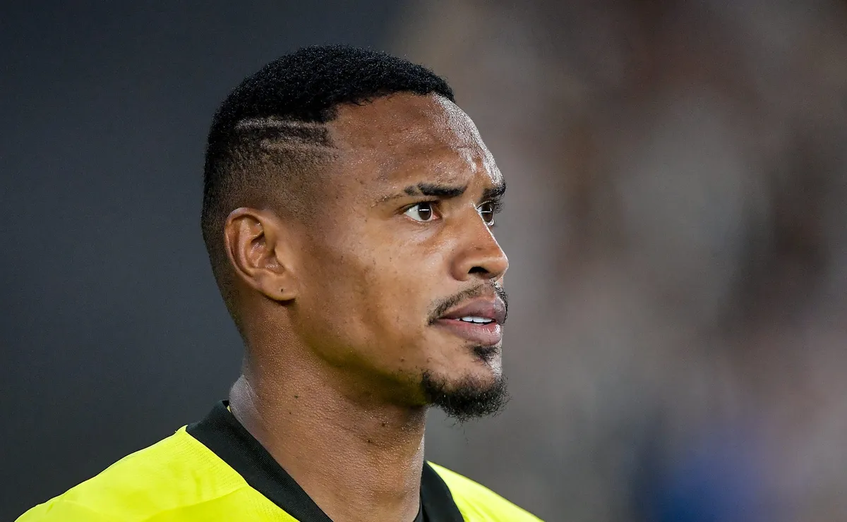 Cruzeiro conta com ajuda de empresários para tentar acertar a contratação do goleiro John