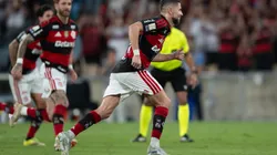 RJ - RIO DE JANEIRO - 03/05/2026 - BRASILEIRO A 2026, FLAMENGO X VASCO - Jorginho jogador do Flamengo comemora seu gol com Leo Pereira jogador da sua equipe durante partida contra o Vasco no estadio Maracana pelo campeonato Brasileiro A 2026. Foto: Jorge Rodrigues/AGIF