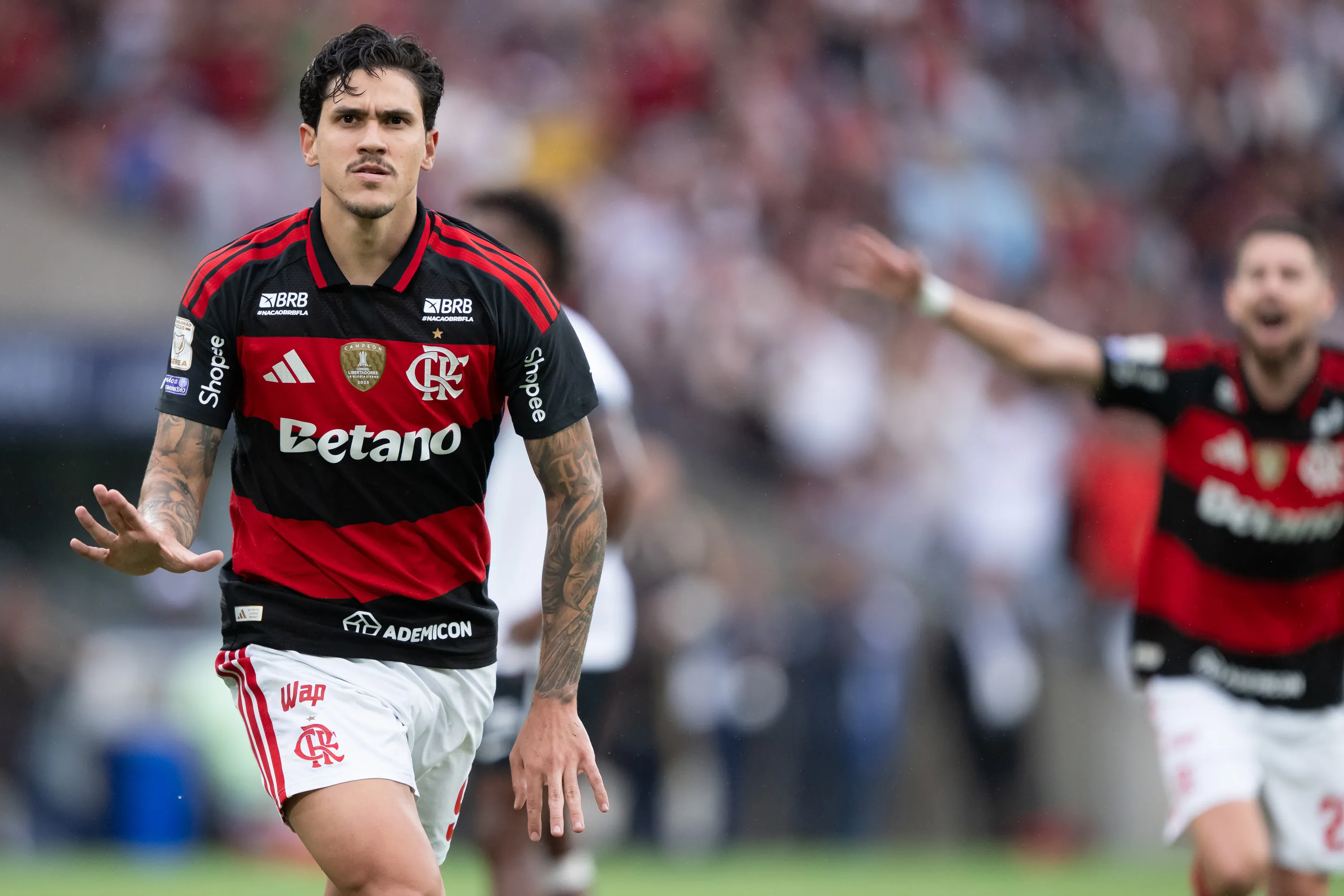 RJ – RIO DE JANEIRO – 03/05/2026 – BRASILEIRO A 2026, FLAMENGO X VASCO – Pedro jogador do Flamengo comemora seu gol durante partida contra o Vasco no estadio Maracana pelo campeonato Brasileiro A 2026. Foto: Jorge Rodrigues/AGIF