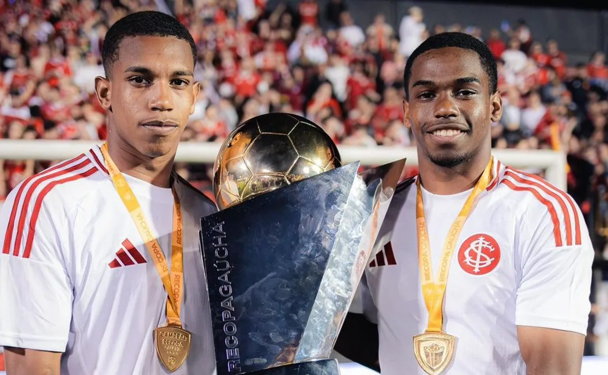 Irmãos Luiz Felipe e João Victorno celebram primeiro título profissional no Internacional: “Sentimento único”