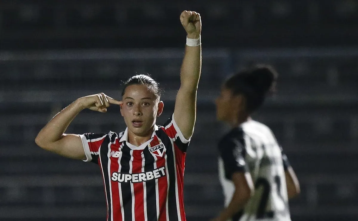 Fora de casa, São Paulo vence o clássico contra o Corinthians na estreia do Paulistão F