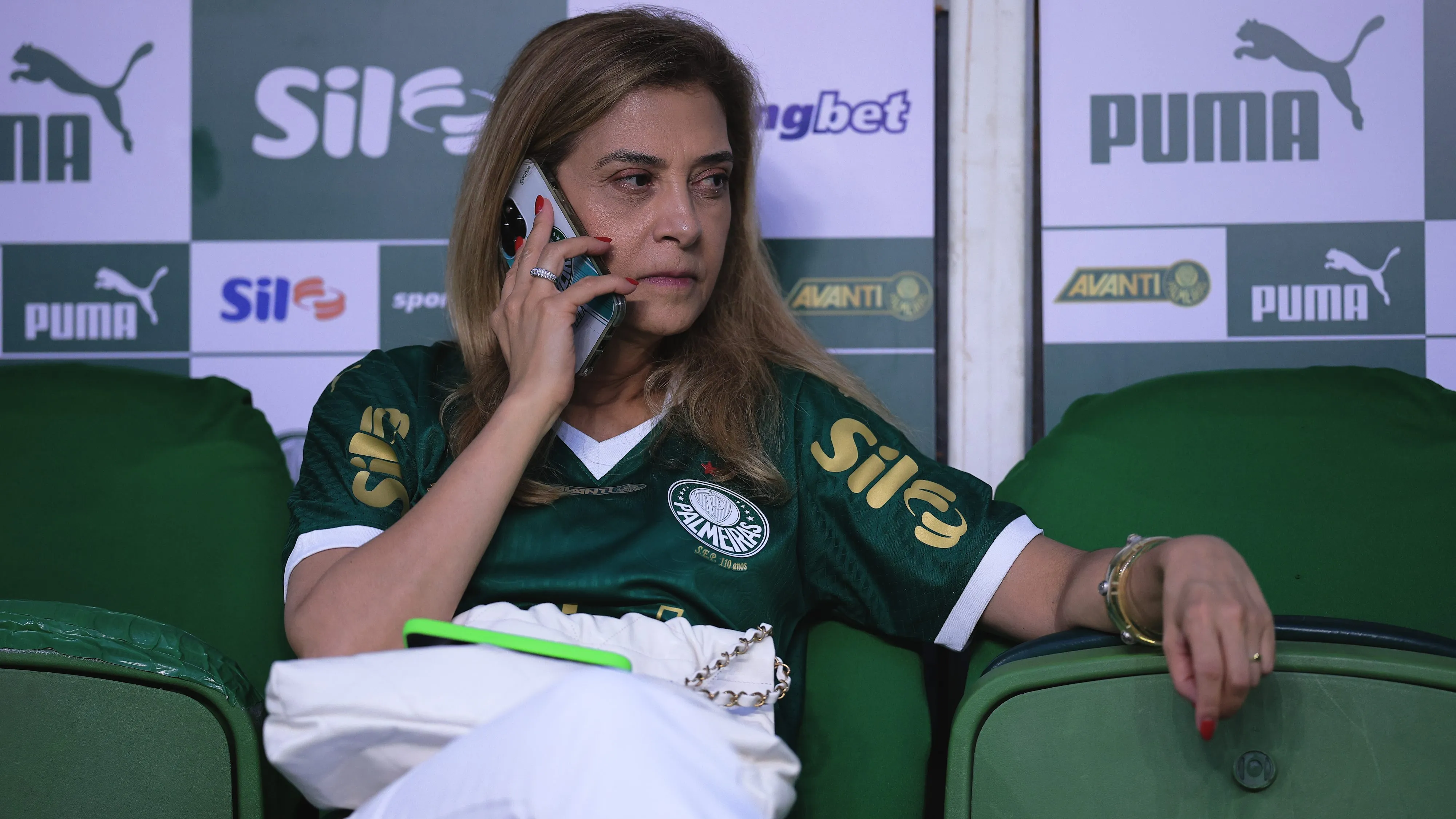 Leila terá que ser ligeira no mercado da bola – Foto: Ettore Chiereguini/AGIF