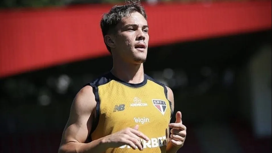 Lateral estreou no São Paulo – Foto: Rubens Chiri/São Paulo FC