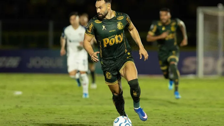 Edson Carioca (Mirassol) durante jogo contra a LDU, no dia 07.05.2026. Foto: Associated Press / Alamy