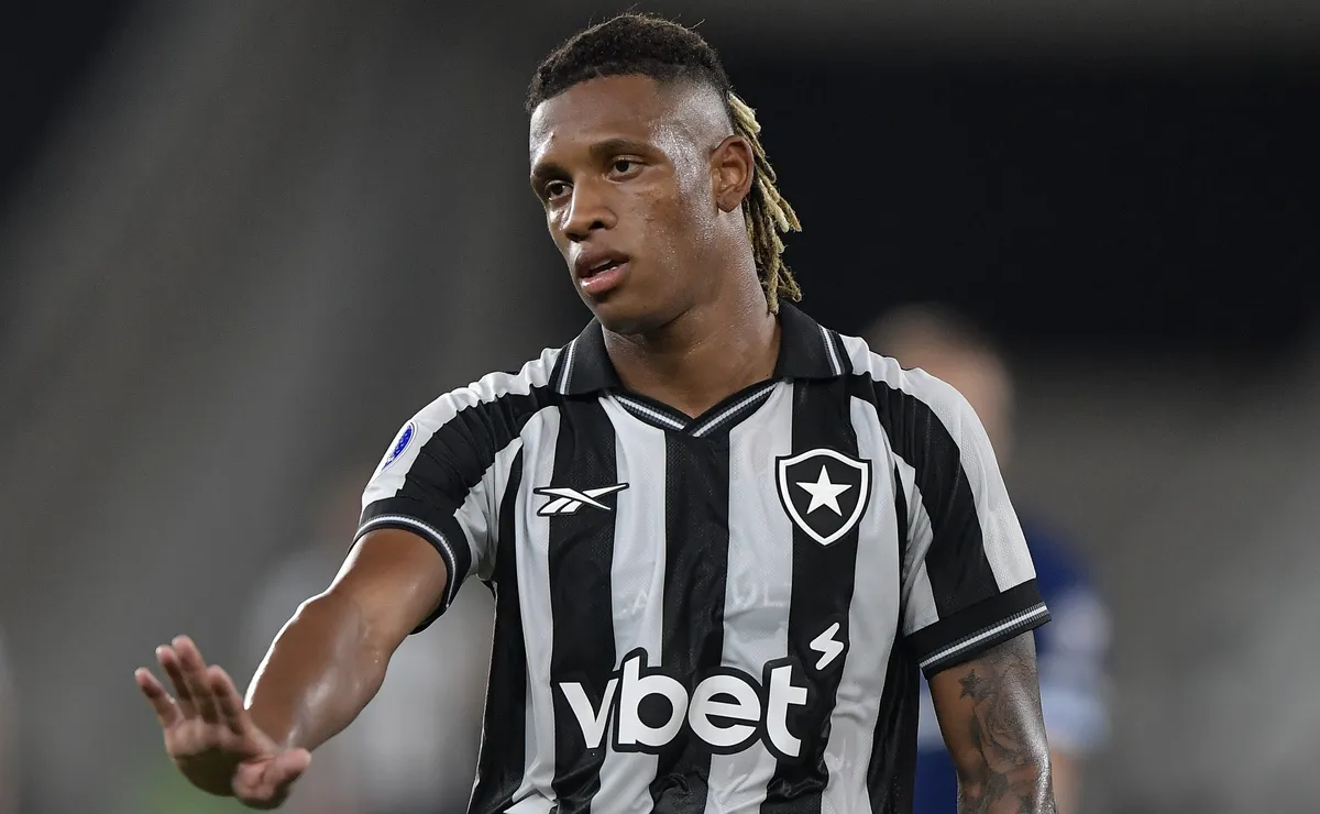 Danilo rechaça sondagens e aguarda algo concreto de Palmeiras e Flamengo